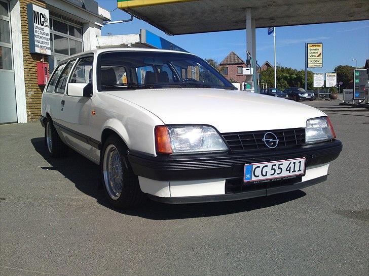 Opel Rekord E 2,0s 3dørs caravan billede 2