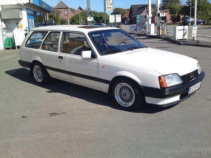 Opel Rekord E 2,0s 3dørs caravan billede 11