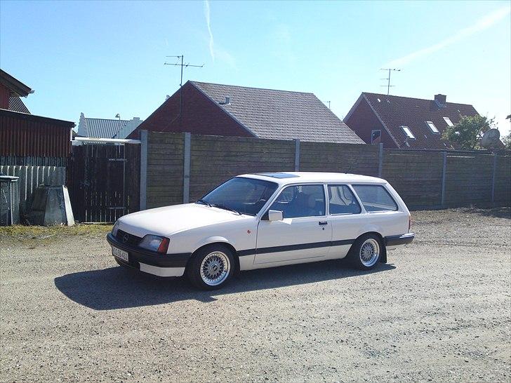 Opel Rekord E 2,0s 3dørs caravan billede 10