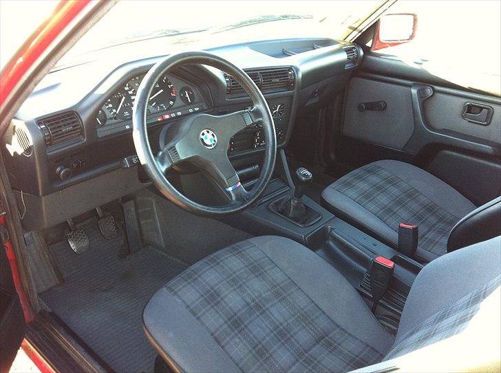 BMW 318 is - Kabine står som ny.  billede 3