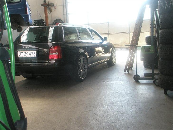 Audi A4 Avant V6 billede 8