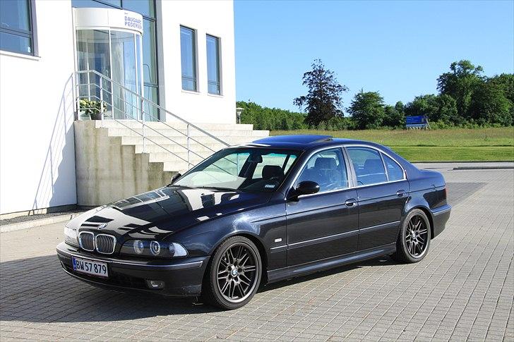 BMW E39 528i --- SOLGT billede 1