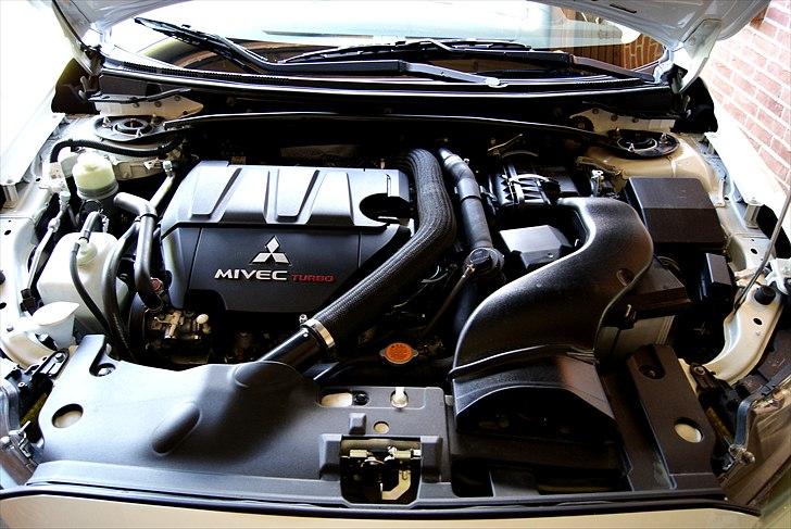 Mitsubishi Lancer Sportback Ralliart AWD - Når der er tid så vil jeg gerne ændrer lidt i motor rummet med AMS intercooler og rører, og så en bedre blow off. billede 8