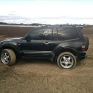 Mitsubishi Grand Pajero