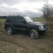Mitsubishi Grand Pajero