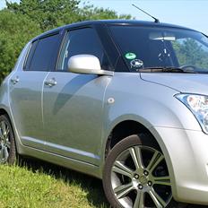 Suzuki Swift GLX 5 d