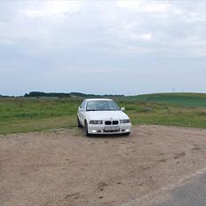 BMW E36 320i *White gangster*
