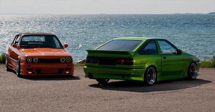 BMW E30 325i Cabriolet - Mmmmm min Bimse og min Corolla står og hygger sig ;-) billede 12