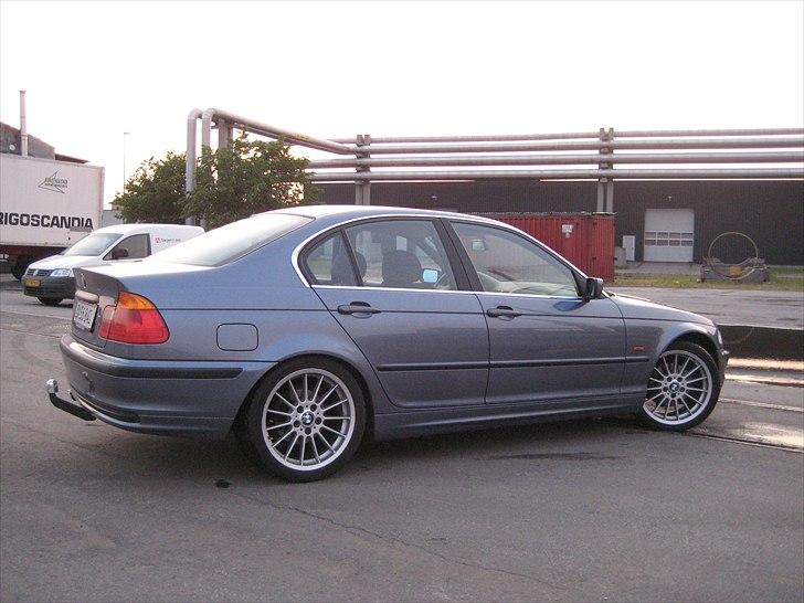 BMW 320 i billede 15