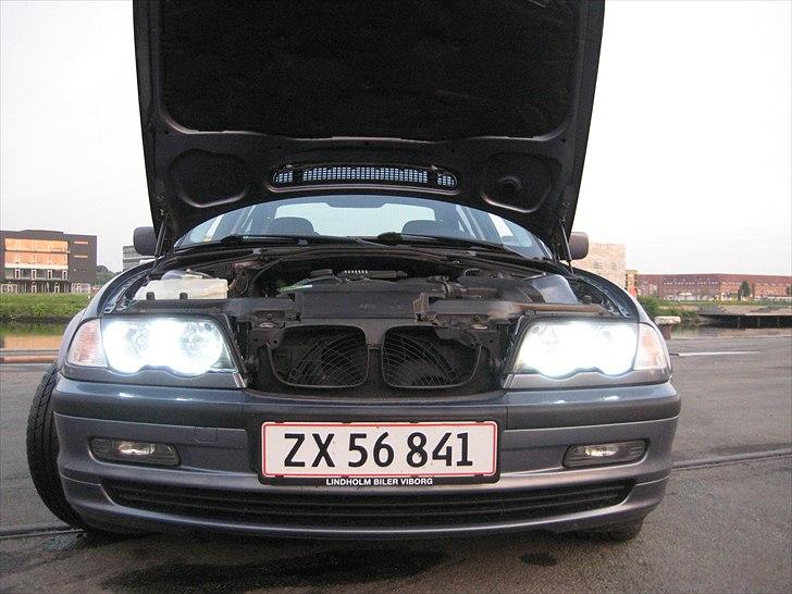 BMW 320 i billede 18