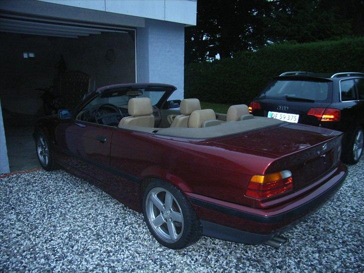BMW 325i Cabriolet [SOLGT] billede 8