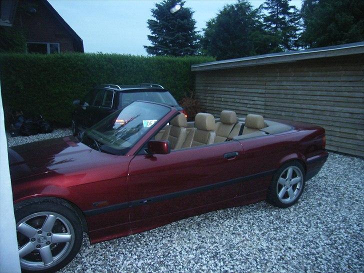 BMW 325i Cabriolet [SOLGT] billede 3