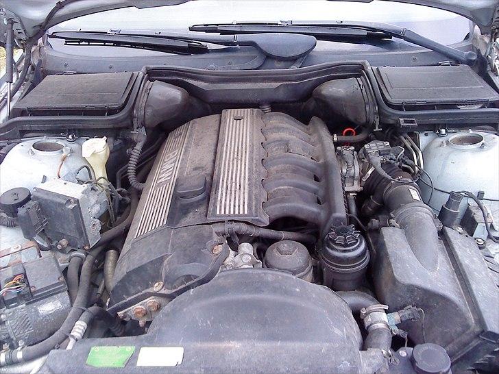 BMW e39 523i Solgt - motor 2.3i billede 5