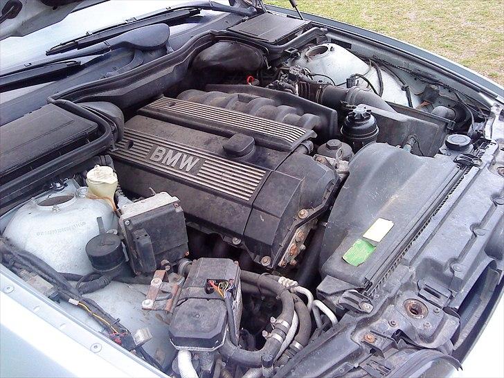 BMW e39 523i Solgt - motor 2.3i billede 6