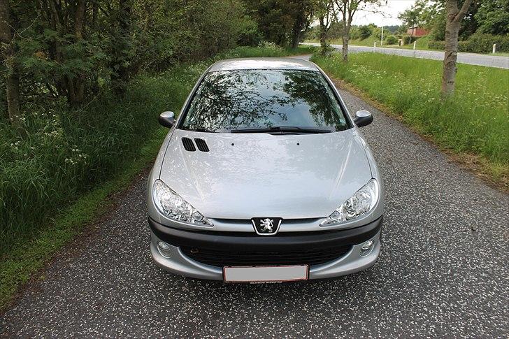 Peugeot 206 2.0 HDi XS - Egentlig en fræk front, designet holder stadig. billede 7