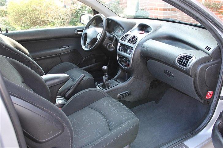 Peugeot 206 2.0 HDi XS - Kabinen, nyrenset billede 11