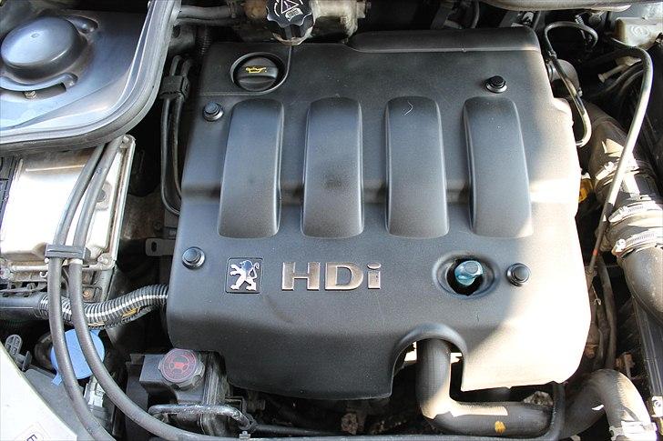 Peugeot 206 2.0 HDi XS - Et dæksel, mon der er en motor bagved et sted? billede 17