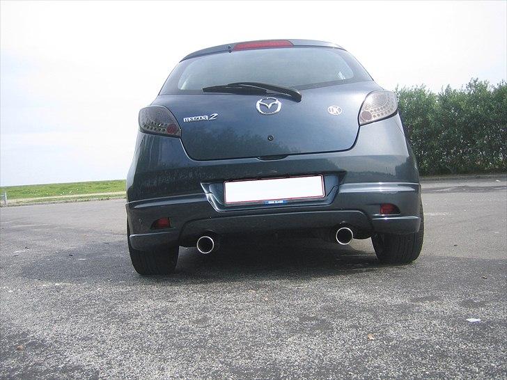 Mazda 2 Advance (solgt) - Bagskørtet er glatte sammen den den originale bagkofanger. billede 10