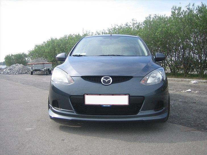 Mazda 2 Advance (solgt) - Fronten skinner og er lige blevet pudset. billede 6