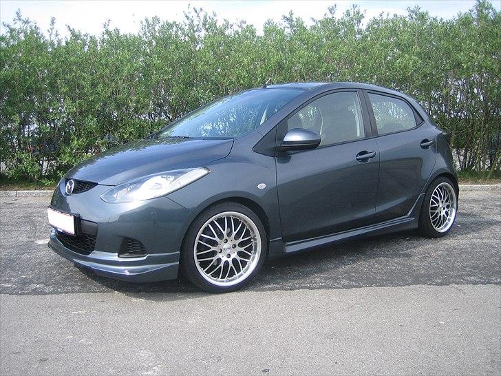 Mazda 2 Advance (solgt) - Det ser sku også godt ud fra denne vinkel. billede 2