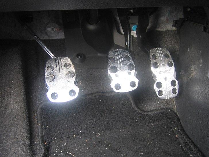 Mazda 2 Advance (solgt) - De originale gummipedaler er skiftet til nogle i alu. billede 15