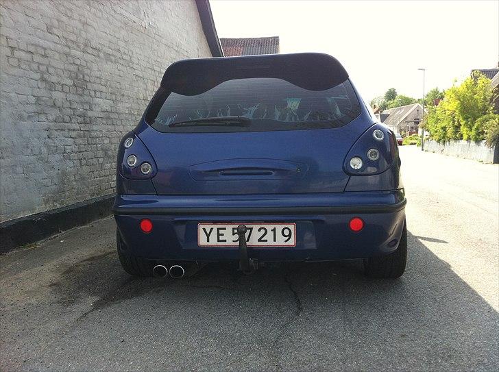 Fiat Bravo HGT  - Diode baglygter, men de virker ikke helt efter hensigten.. Så de er pillet af igen.. 
og bagruden er tonet om igen.. :D billede 8