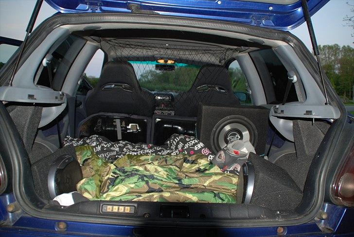 Fiat Bravo HGT  - Der skal jo være plads til hunden, så lækkert at bagagerummet blir fladt når man lægger bagsædet ned billede 12