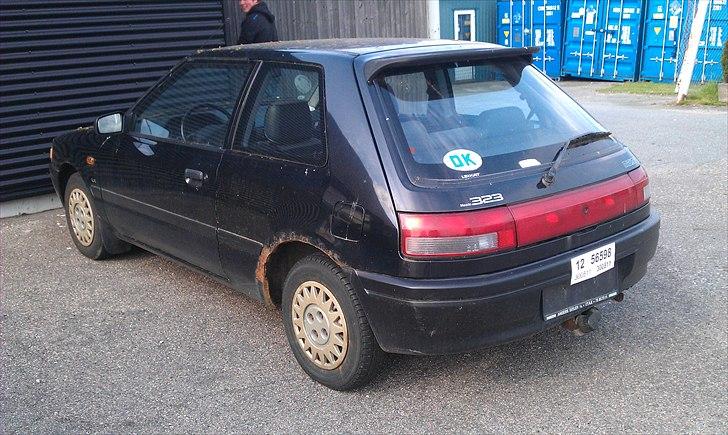 Mazda 323 lx *SOLGT* billede 3
