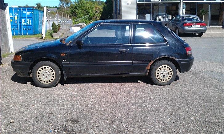 Mazda 323 lx *SOLGT* billede 9