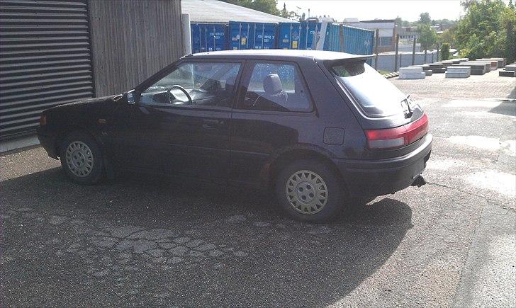 Mazda 323 lx *SOLGT* billede 12