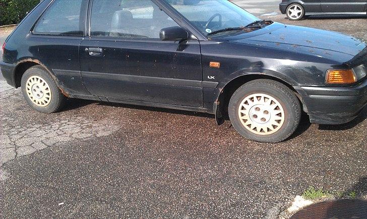 Mazda 323 lx *SOLGT* billede 17