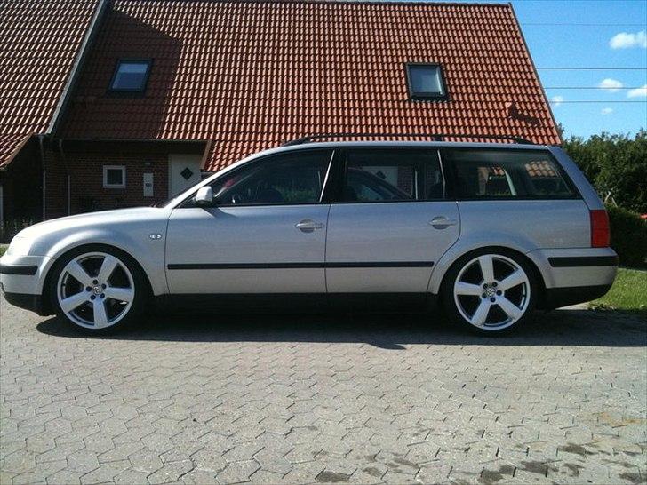 VW Passat 1,8 T Variant - Så blev den sænket med FK gevindundervogn, tror det er omkring 70/50 lige nu men skal lige justeres lidt.. billede 1