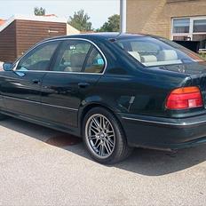 BMW E39 sedan 528i solgt
