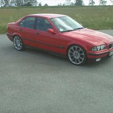 BMW E36 320i