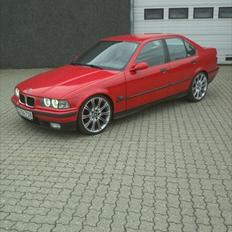 BMW E36 320i