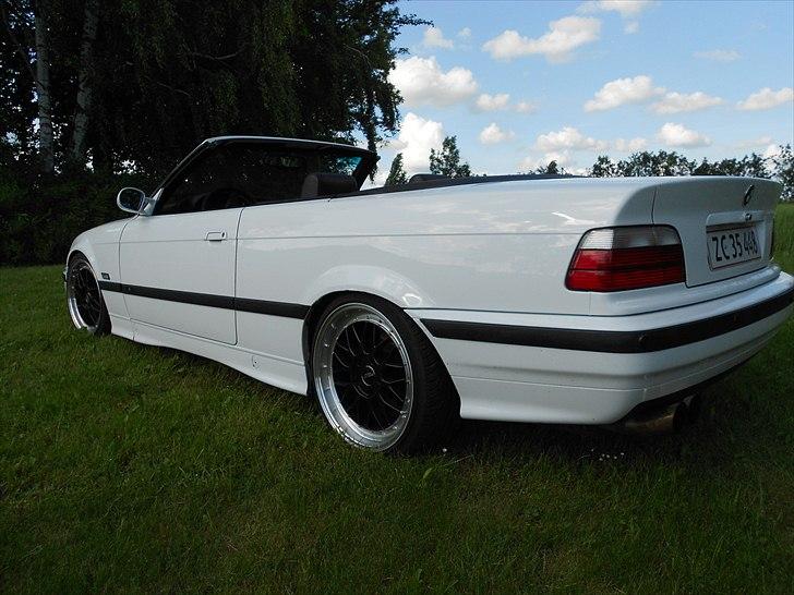 BMW 318i/is cabriolet (SOLGT) billede 6