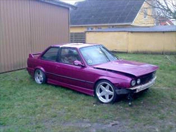 BMW 325i E30 R.I.P - Sådan endte den desværre og solgt videre i stumper, lidt pudsigt at mange af stumperne der var skiftet på den også kom fra crashede e30er billede 20