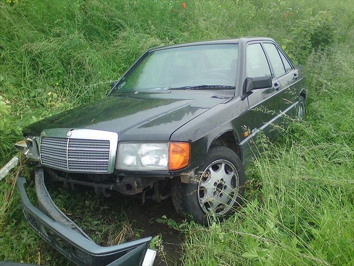 Mercedes Benz 190E 2,0 skadet. billede 12