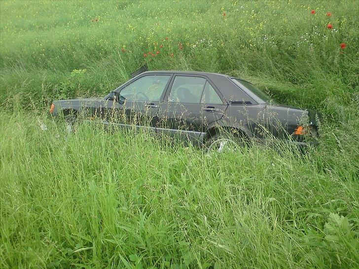 Mercedes Benz 190E 2,0 skadet. billede 13