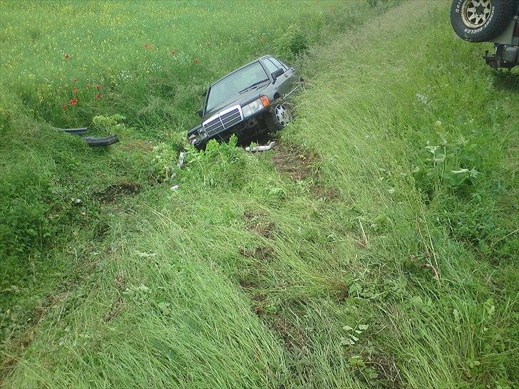 Mercedes Benz 190E 2,0 skadet. - at bakke sidenlængs!!! billede 16