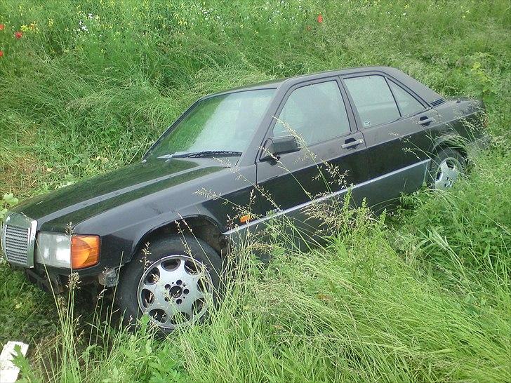Mercedes Benz 190E 2,0 skadet. billede 18