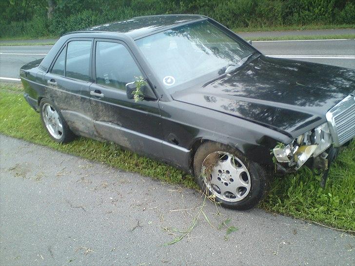 Mercedes Benz 190E 2,0 skadet. billede 17