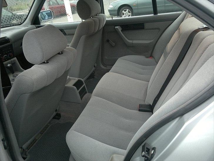 BMW 520i 24v - Kun brugt 4 gange , der er stadig "dun" på stoffet og det samme gælder loftet billede 11