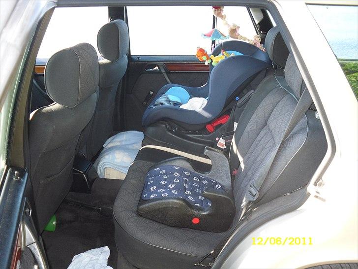 Mercedes Benz 220 TE - veloure kabine skal udskiftes til læder en sådan kaine koster kun 1000 spænd  billede 5