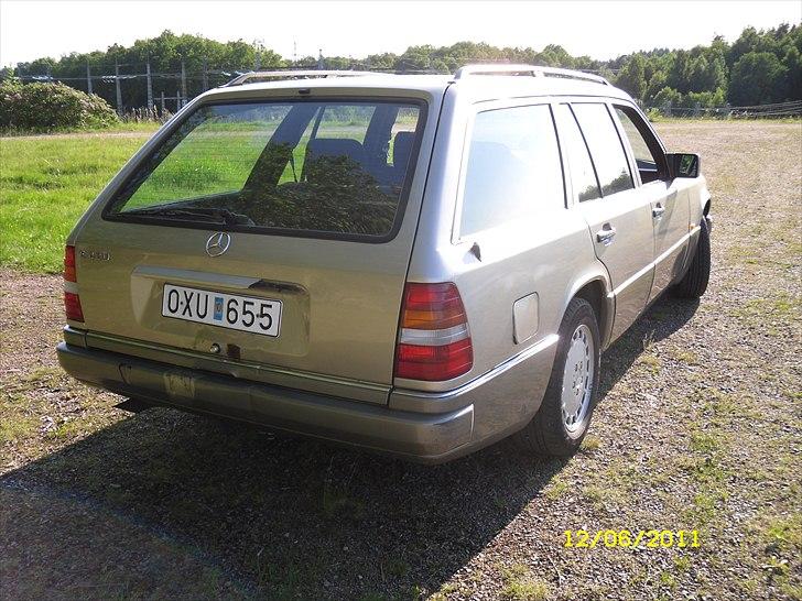 Mercedes Benz 220 TE - smadret bagklap men som sagt har jeg en ny stående som skal males så er den i vinkel  billede 8