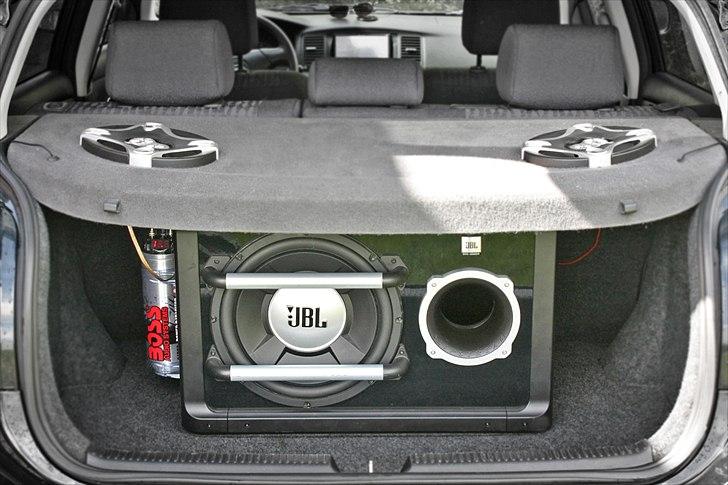 Toyota Corolla E12 1,4  VVT-I - Bas: JBL GTO - 1214BR
6x9": JBL GT5 - 963 billede 12