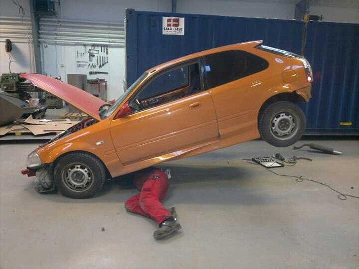 Honda Civic - arbejdstilsynets anbefalede måde at gøre det på ;) billede 10