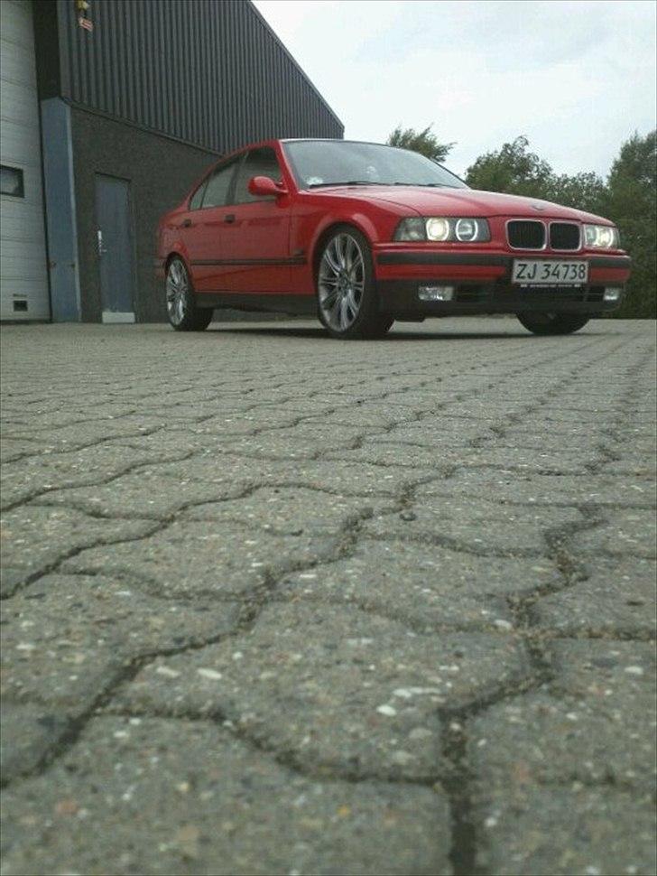 BMW E36 320i billede 1