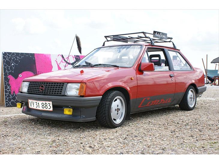 {{currentPhoto.altText}} billede {{currentPhoto.number}}