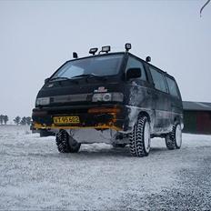 Mitsubishi L300 Cosmos 4x4